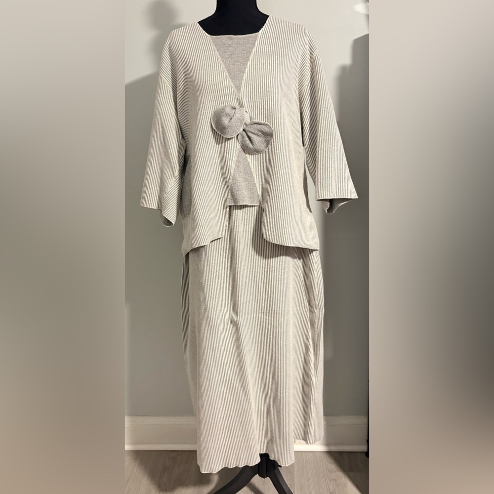 Elegant Cream Women's Skirt Set